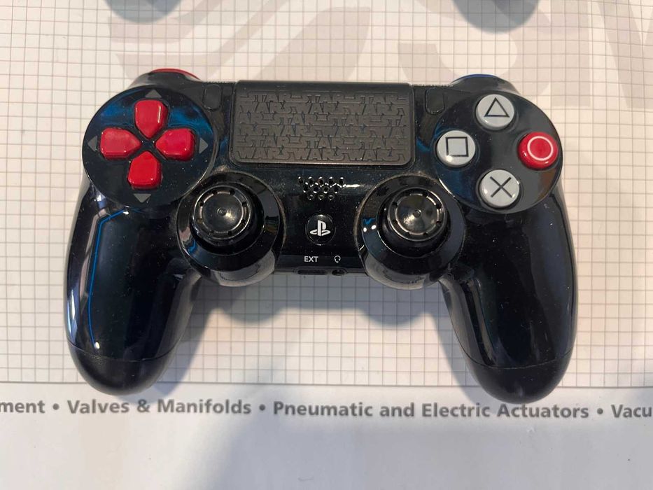 Продавам Play Station 4 White Limited Edition