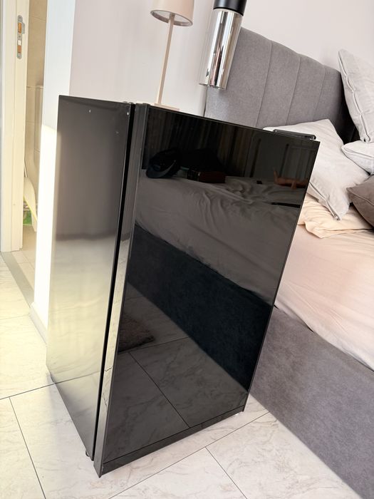 Frigider cu o usa STARCREST SF-91GLS-BKE Clasa E, Capacitate 91L, Iluminare interioara, H 83 cm, Sticla Neagra