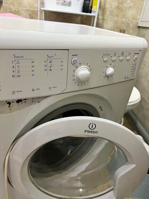 Стиральная машина фирмы Indesit