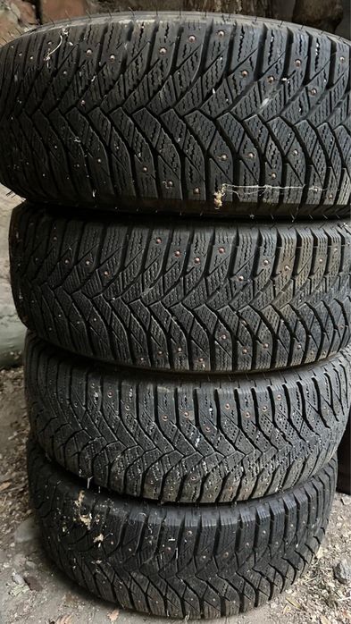 Шины зимние 215/55/17