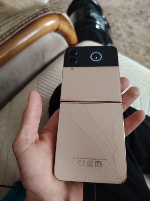 Samsung Galaxy Flip 4