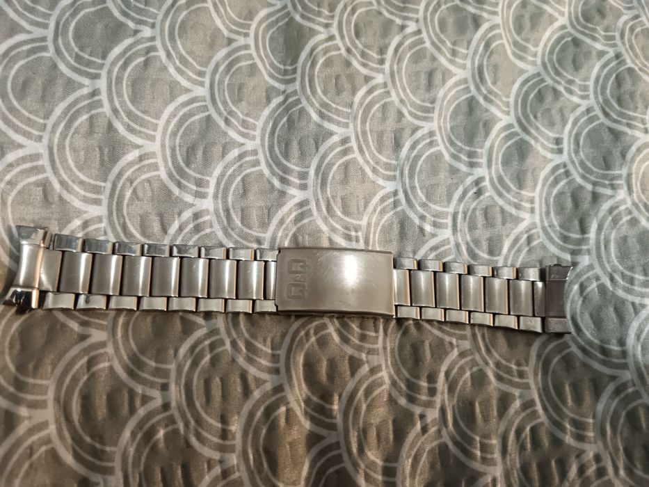 Продавам метални верижки за часовници