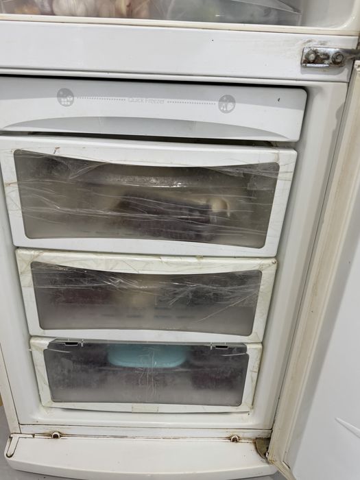 Продается холодильник LG,