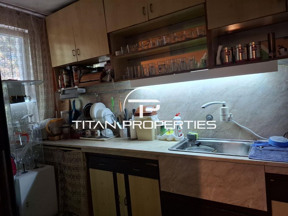 Продава се Четиристаен апартамент в Пловдив, Южен - 125 кв.м за 1424 €/кв.м - Снимка #2