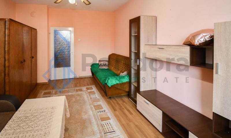 Двустаен апартамент под наем в кв.  Младост 4