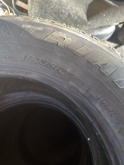 Продаю зимние шины 235/65/17