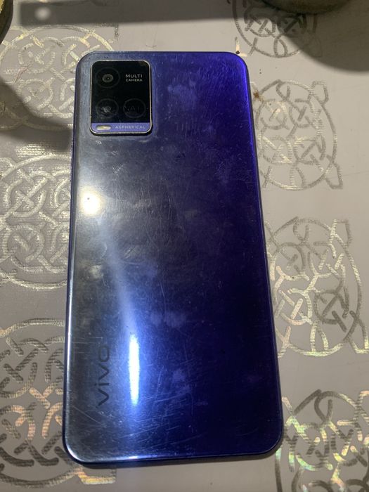Продам смартфон Vivo Y21