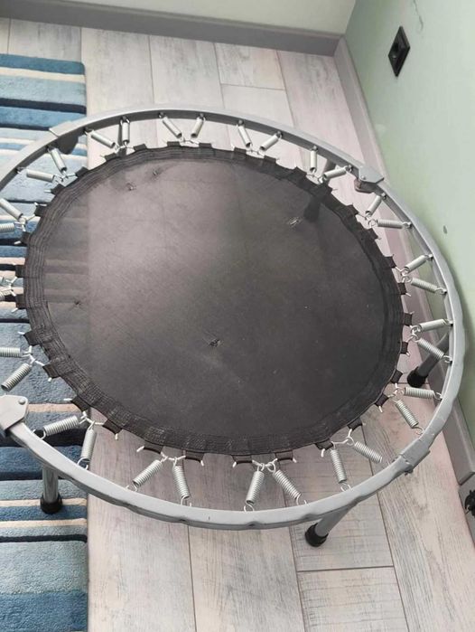 Лежанка с тежести, лост, дъмбели, гирички и батут