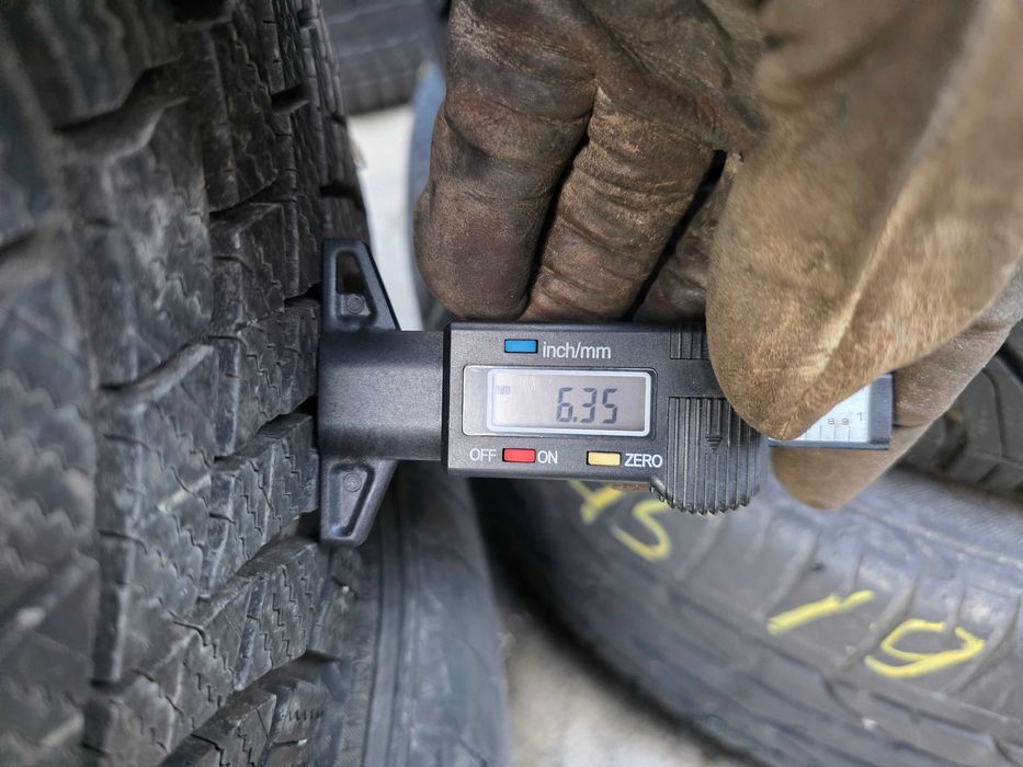 2бр Зимни гуми 205 50 17 - Bridgestone - DOT 2023