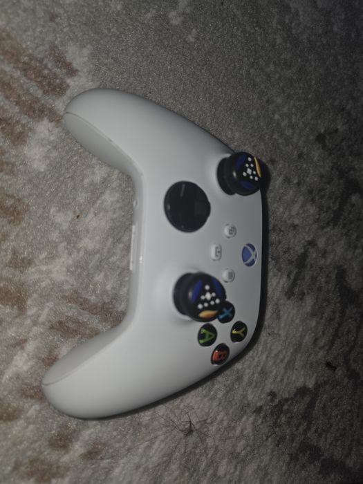 Продам Xbox series s в хорошем состоянии