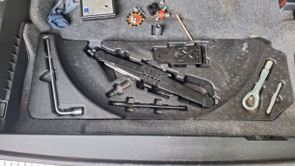 Резервна гума тип патирица за Мерцедес МЛ w164- 320,350,420,500,550