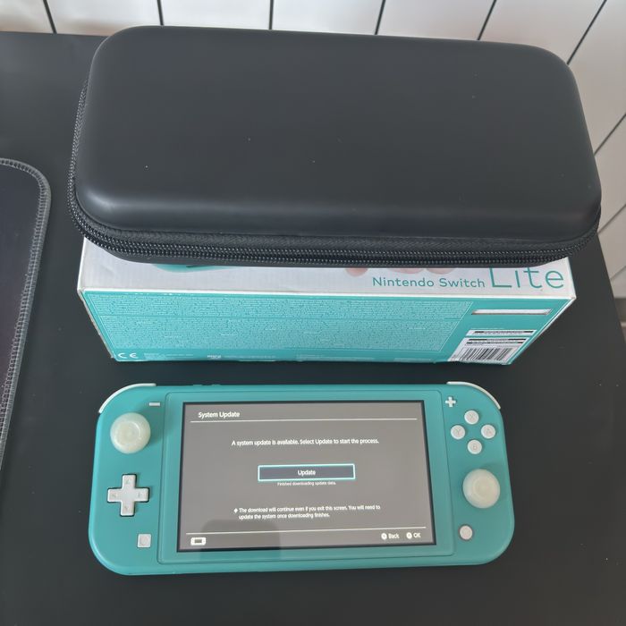 Nintendo Switch Lite ca nouă (Campanie Lay's) + Husă piele & SIM