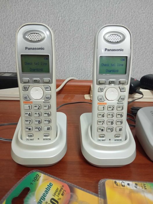 Продам радиотелефон PANASONIC три трубки на один телефонный номер.