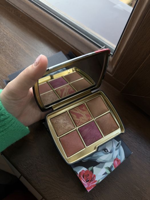 Hourglass лимитированная палетка