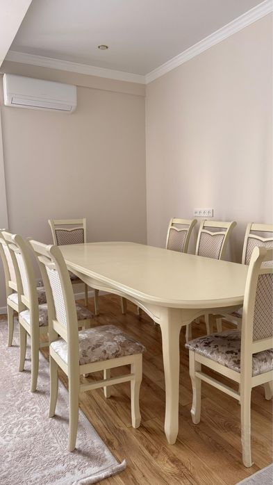 Стол и 10 стульев