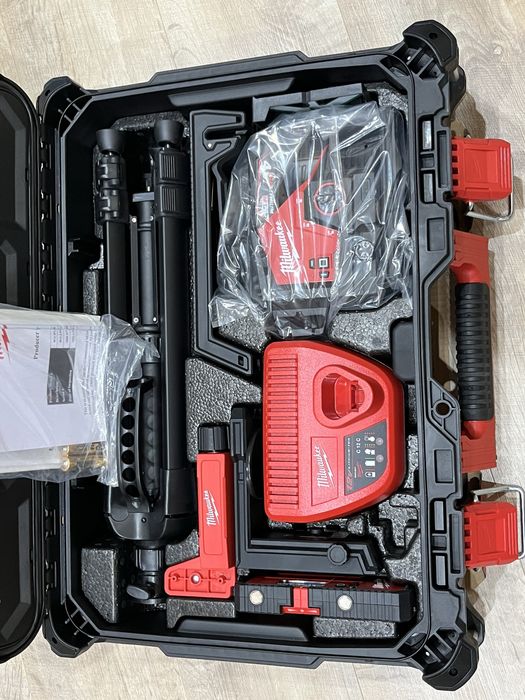 Линеен лазерен нивелир Milwaukee M123PLKIT-401P
