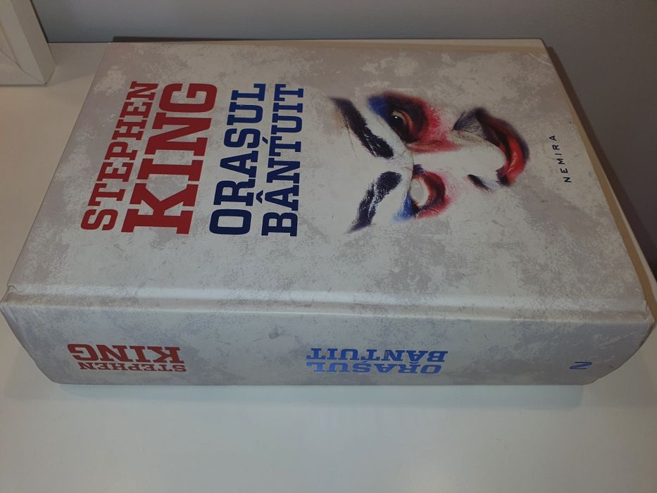 Stephen King - Orasul bantuit (cartonata)
