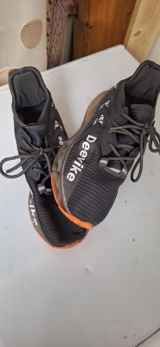 Adidasi Deevike pt alergat 42