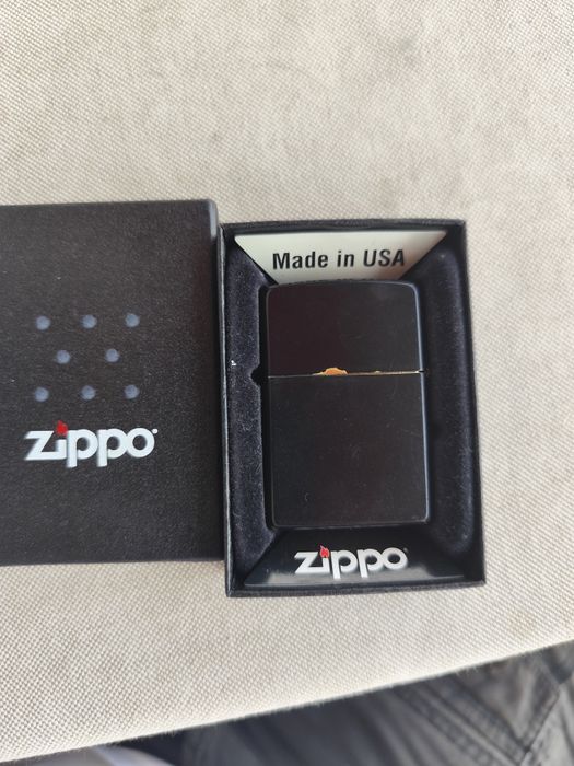 Zippo de vânzare de colecție