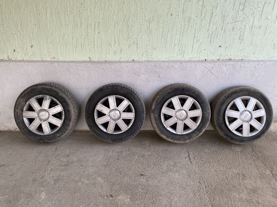 Шины с дисками хорошем состояний