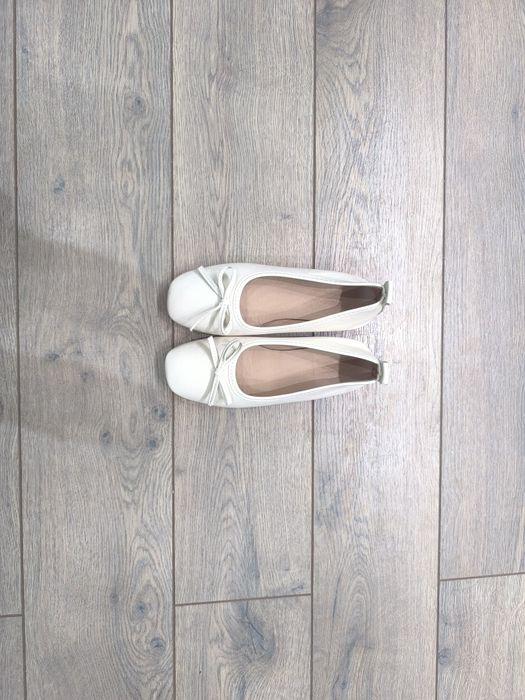 Белые балетки с бантиком, 35 размер