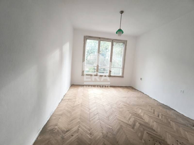 Страхотен тристаен апартамент в Центъра на Хасково