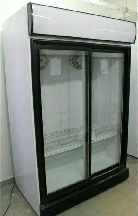 Продам 2х дверный холдильник витрина