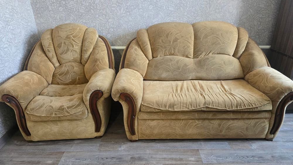 Диван и кресло..