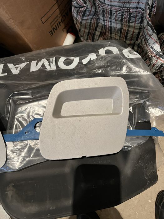 Продам заглушки в передний бампер б/у