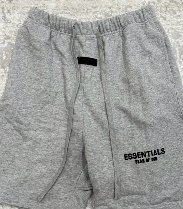 Продам шорты essentials