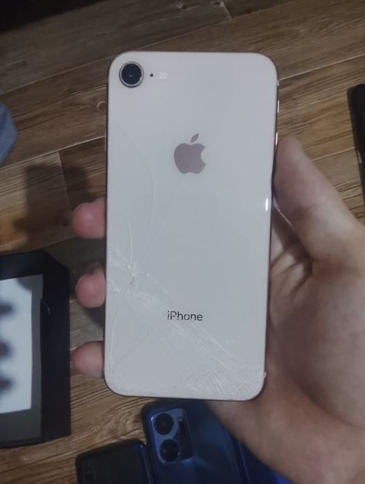 Продам айфон 8 64гб