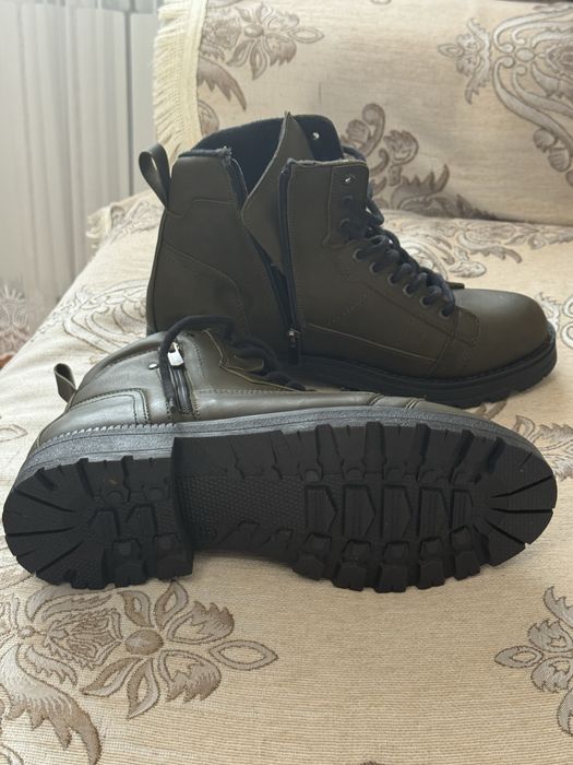 Продам мужские ботинки