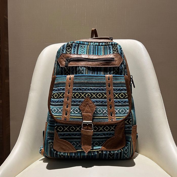 Кожаный рюкзак с орнаментом