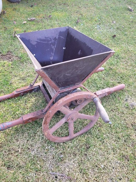 Vand presa struguri si zdrobitor struguri