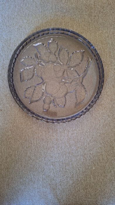 Продавам нови  стъклени декоративни чинии и фруктиера