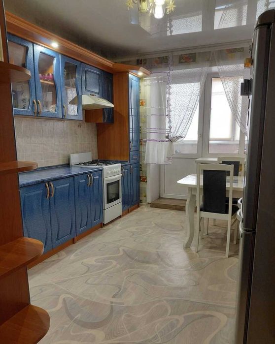 Продам 2 комн у военного института