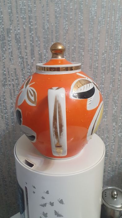 Продам фарфоровый чайник"Яблоко"