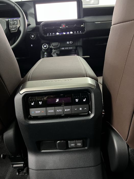 Toyota Landcruiser 250 Luxury Premium 2.8D 4WD Pretul afisat fara  TVA