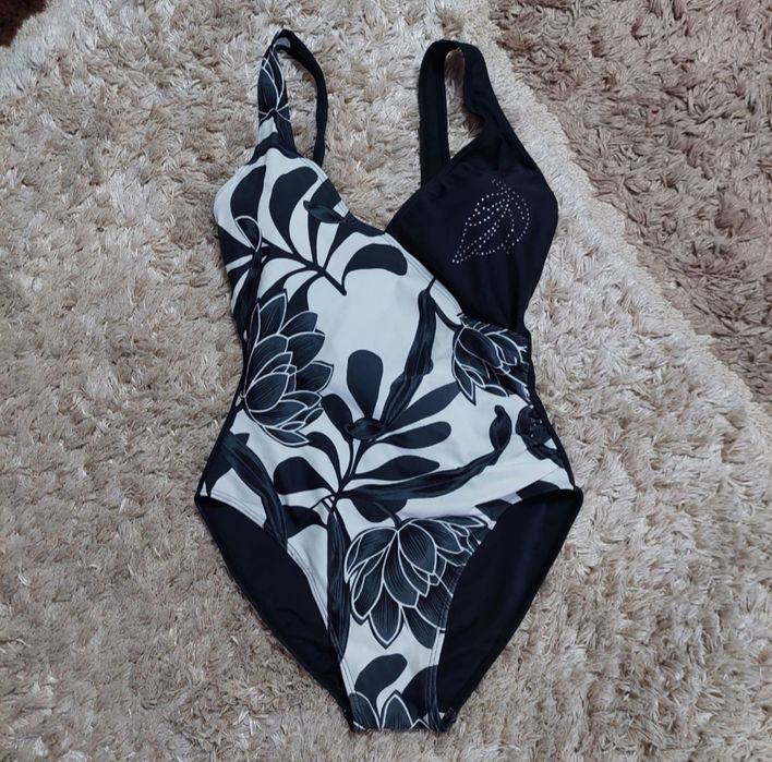 Продам купальник 42 размера