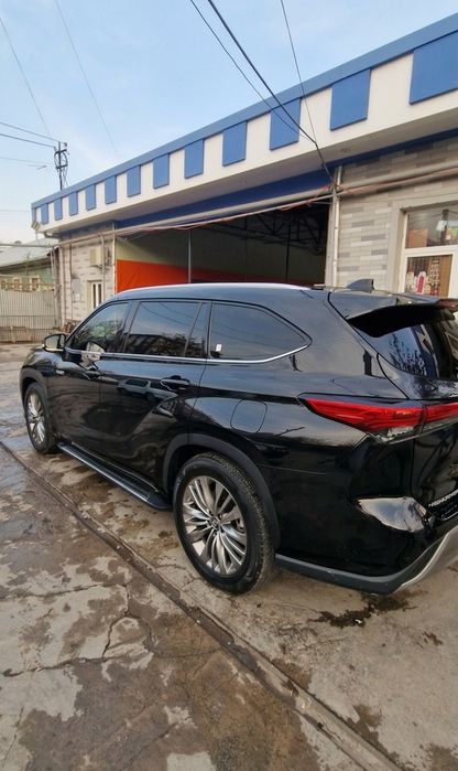 Toyota Highlander Limited E-Four Hybrid