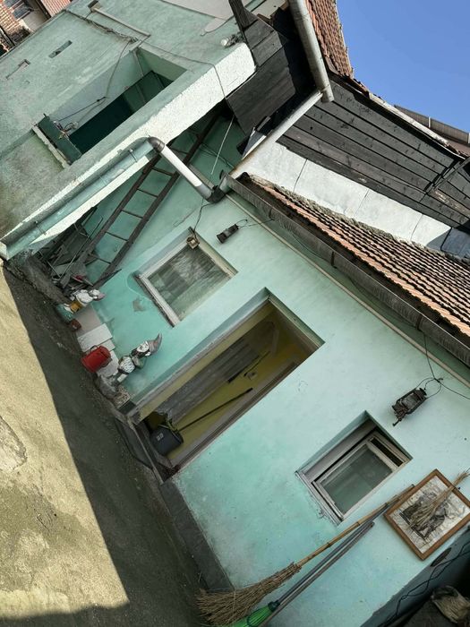 Vand casa pe strada Actorului
