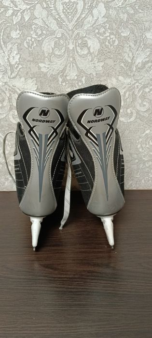 Продам коньки хоккейные