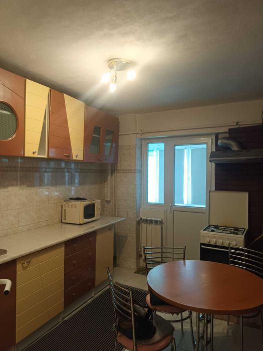 Inchiriem apartament 2 camere B-dul.1 Mai-Sara,Centrala,AC,etj.1 liber