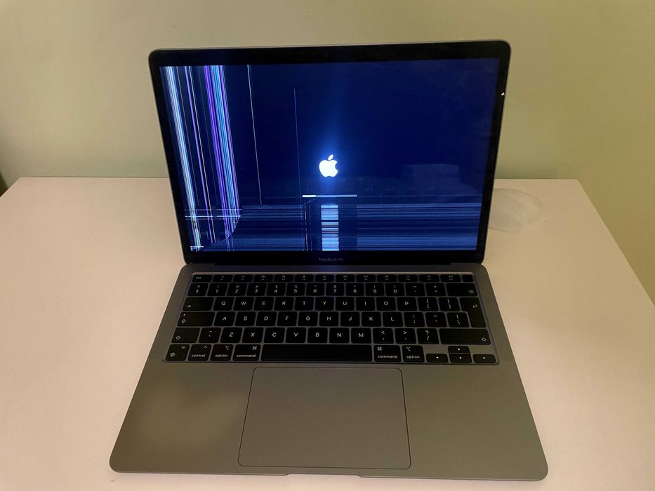 MacBook Air M1 (2020) – 8GB RAM / 256GB SSD / Дефектен дисплей