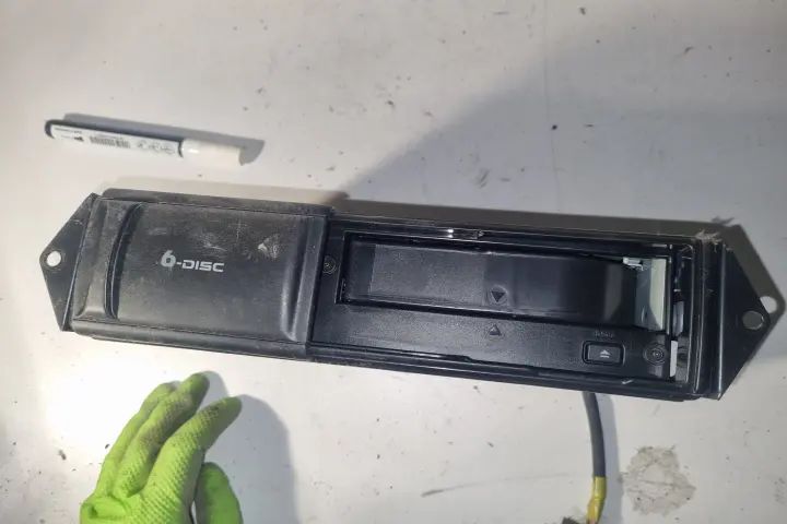 Magazie CD Volkswagen VW Passat 2003 1.9 TDI 5MT (131 hp)