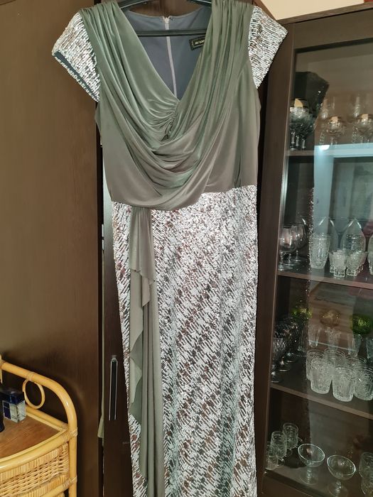 Продам вечернее платье в пол размер 48-50