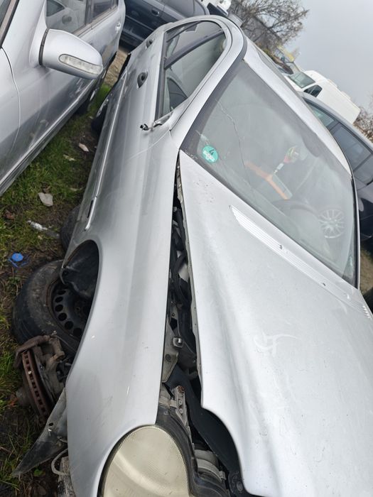 Кола на части - мерцедес C 200