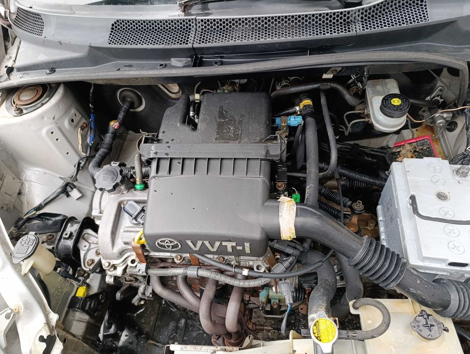 Toyota Yaris I 1.0 бензин 68к.с. На части