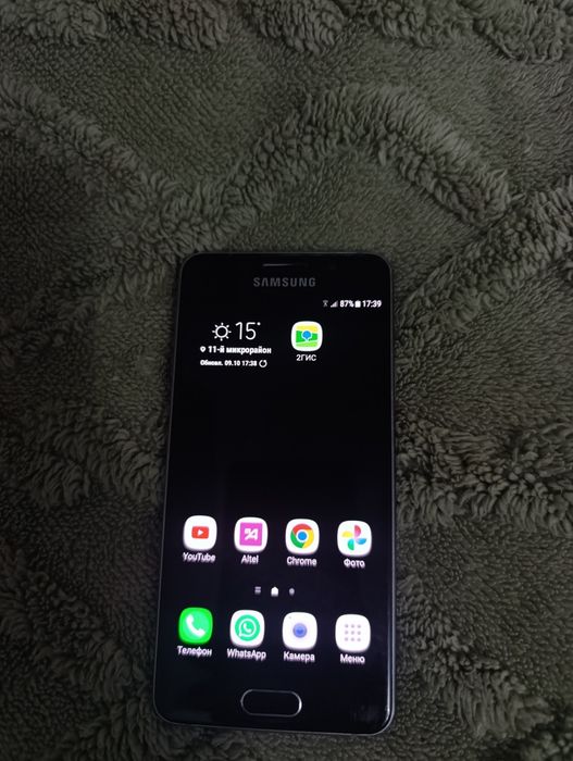 Samsung A3 телефон