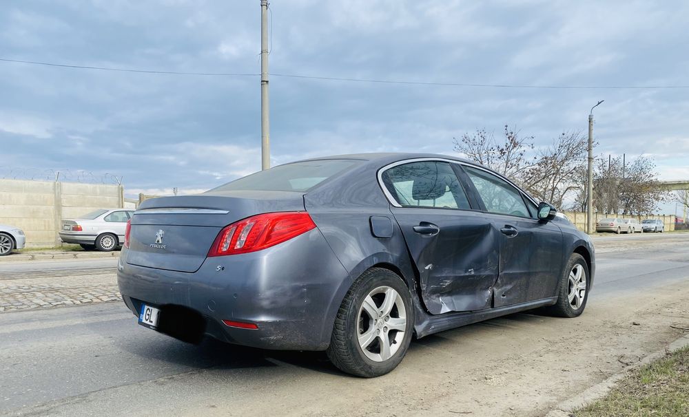 Peugeot 508 usor avariat